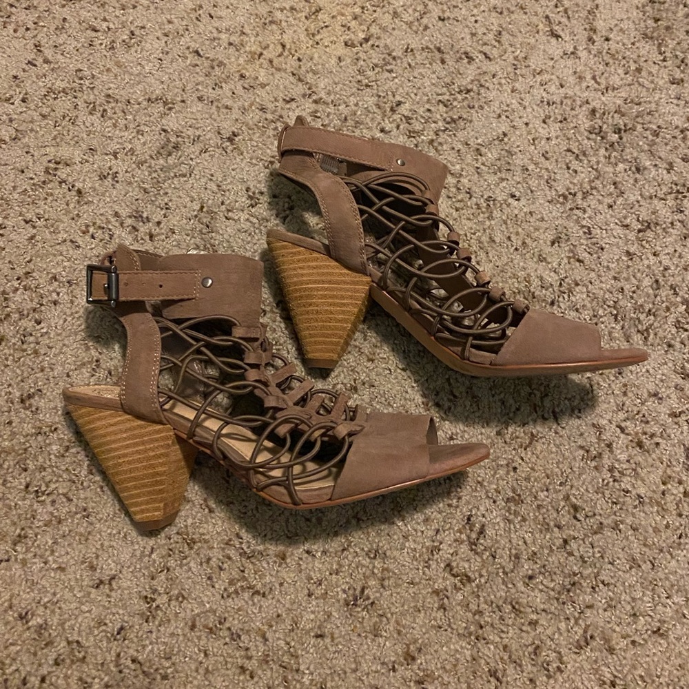Vince Camuto Suede and Elastic Heeled Sandals Size 7.5